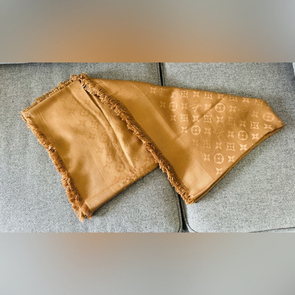 [SOLD] Louis Vuitton Monogram Classic Shawl - Caramel color